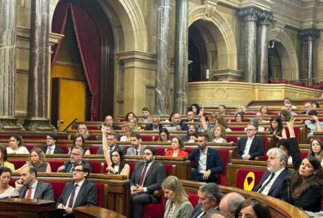 El Parlament rechaza alterar el orden del día para que Illa comparezca por el 'caso Cerdán'