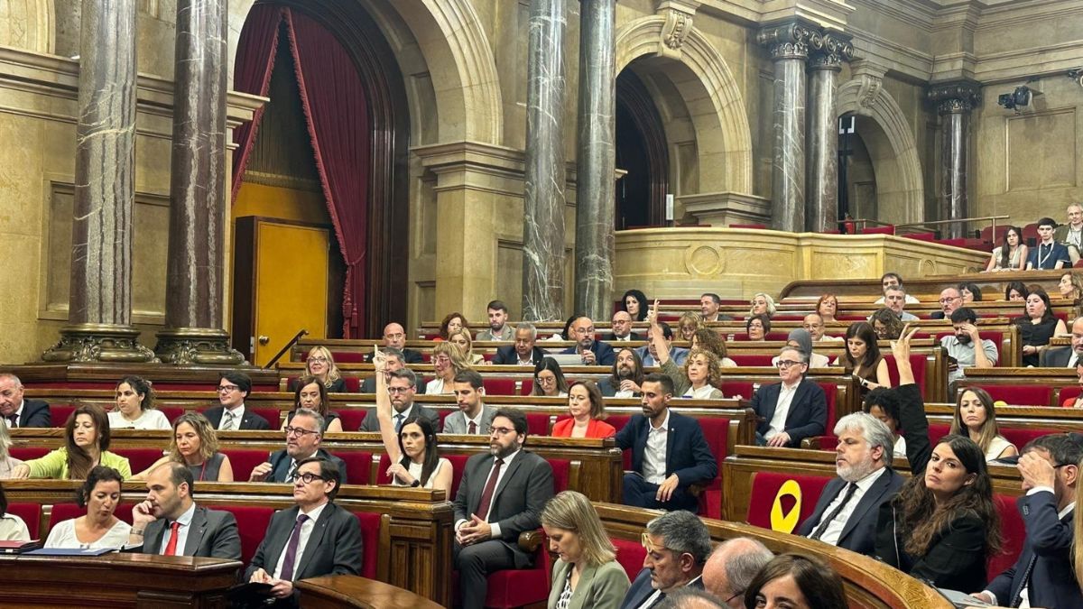 El Parlament rechaza alterar el orden del día para que Illa comparezca por el ‘caso Cerdán’