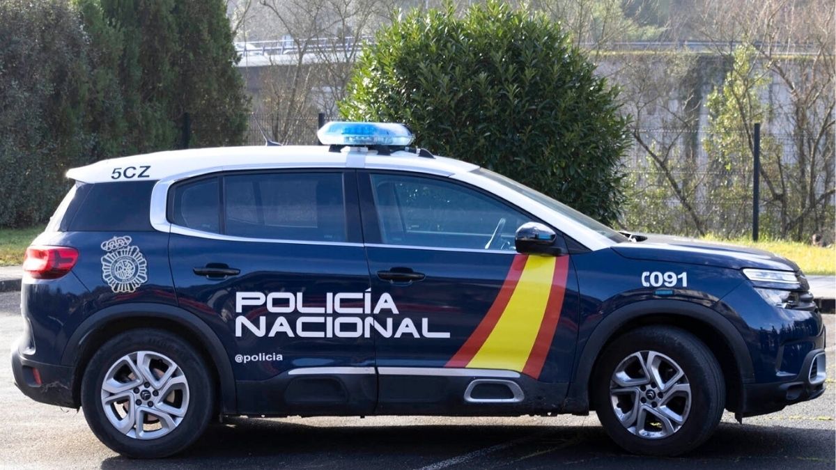 La Policía localiza restos humanos en el interior de un cubo de basura en una vivienda en Gijón