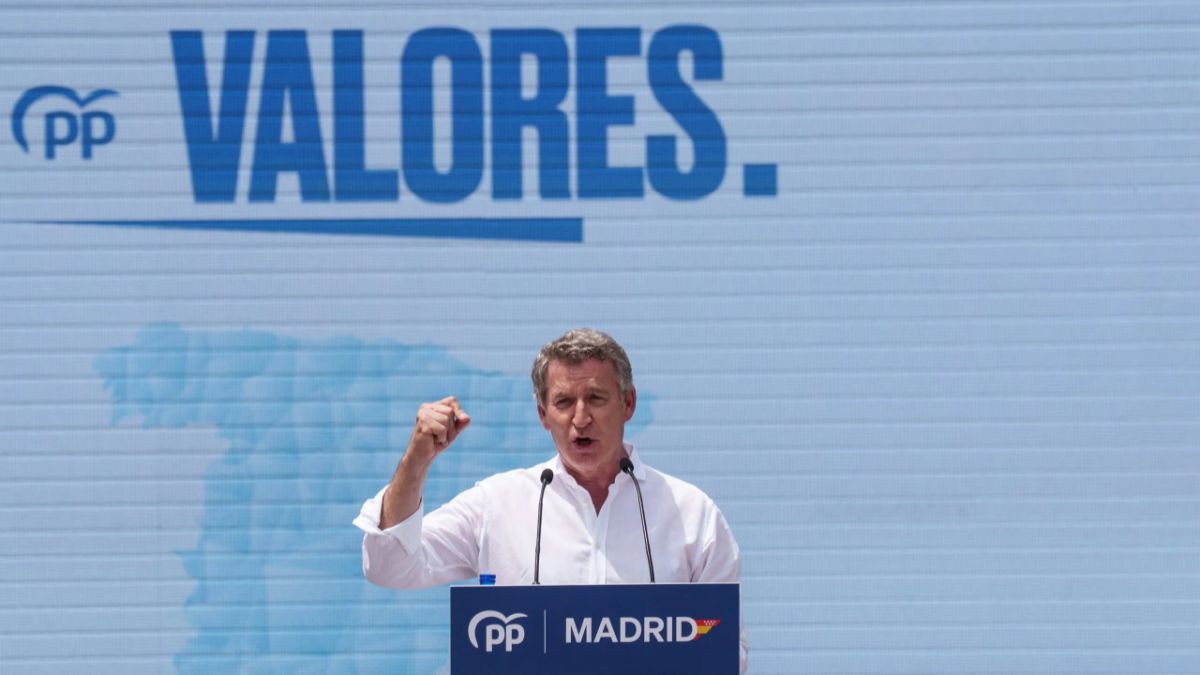 Feijóo critica que Sánchez lleve un mes «callado» ante la «corrupción» que le rodea