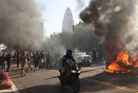 Diez detenidos en el tercer día de protestas contra las redadas migratorias en Los Ángeles