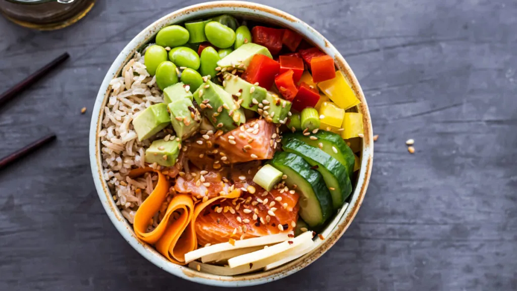 recetas-frias-verano-proteinas-poke