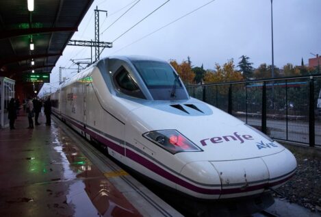 El Gobierno destina 1.334 millones para contratar la energía verde que mueve los trenes