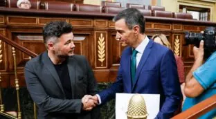 Sánchez pide a Rufián que no solicite suprimir los aforamientos porque los «necesita»