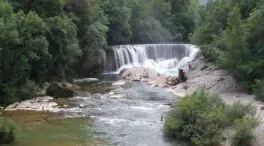 La ruta francesa que acaba en una cascada y que está a cinco horas de Barcelona