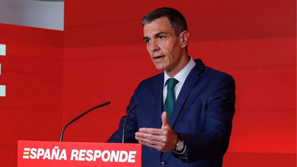 Sánchez denuncia «una operación de demolición moral» en una carta a la militancia