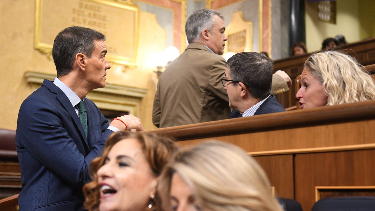 El PSOE empieza a sospechar de Sánchez: «Su reacción prueba que lo sabía y quiere taparlo»