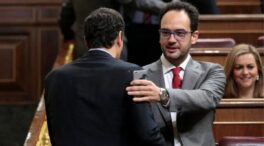 Sánchez entrega a Antonio Hernando los mandos del PSOE: «Acento toma Ferraz»