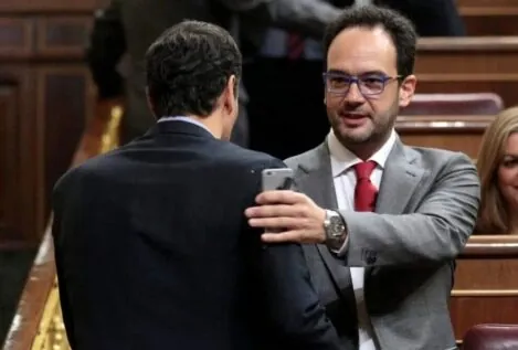 Sánchez entrega a Antonio Hernando los mandos del PSOE: «Acento toma Ferraz»