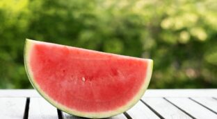 Duna Nicolau, dietista: «La sandía o melón cortado pueden tener estas bacterias»