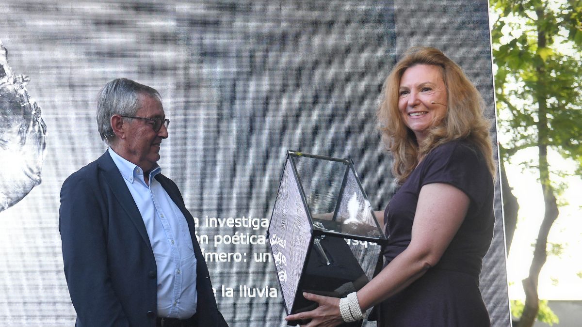 Save the Children España recibe el premio Rojana en homenaje a Alfredo Pérez Rubalcaba
