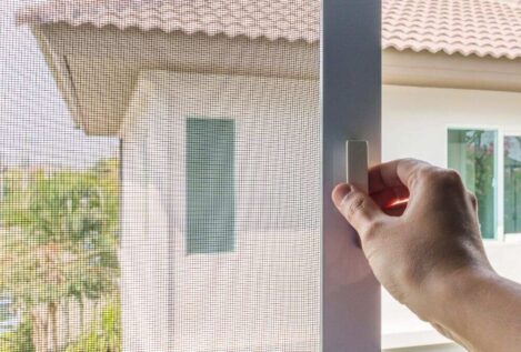 Limpieza de mosquiteras: el innovador truco con secador que necesitas conocer