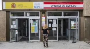 El SEPE ofrece una ayuda de 480 euros a trabajadores: así puedes solicitarla