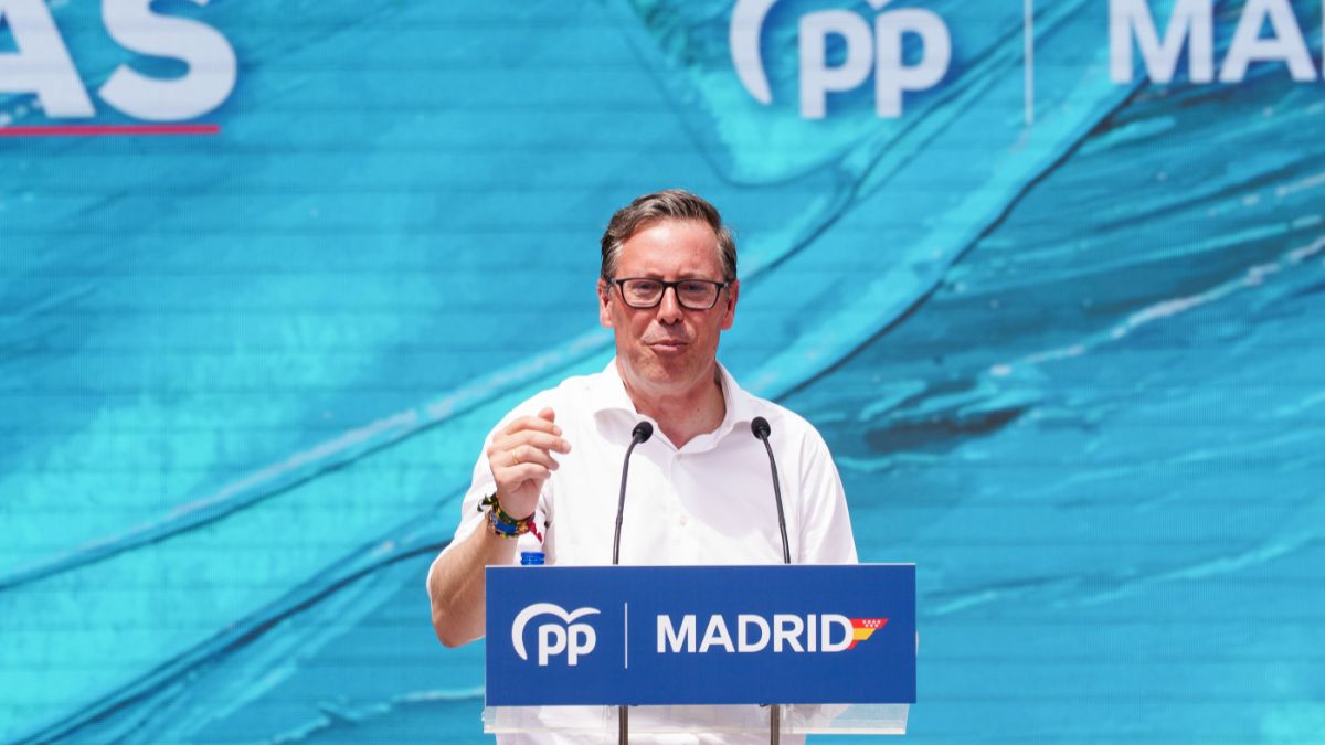 Serrano (PP): «Si Sánchez tuviera que besar en la boca a Abascal, lo haría para mantenerse»