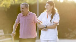 El verano sobrecarga a los cuidadores y aumenta los programas de respiro familiar
