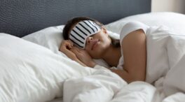 Cómo el cansancio tras el almuerzo puede reflejar problemas en tu descanso nocturno