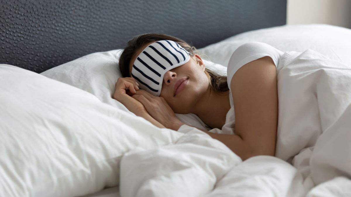 Cómo el cansancio tras el almuerzo puede reflejar problemas en tu descanso nocturno