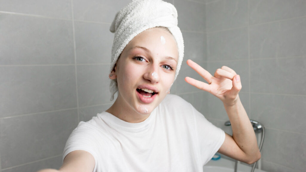 skincare-menores-adolescente-banyo
