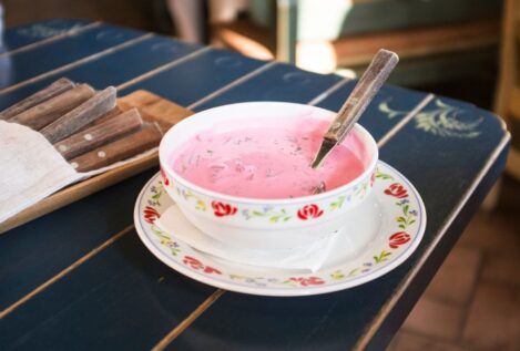 La sopa fría que triunfa todas las noches en mi casa y no necesita ser triturada