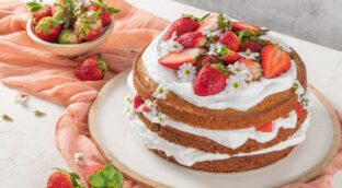 Tarta de galletas con fresas, sin horno y en cinco minutos