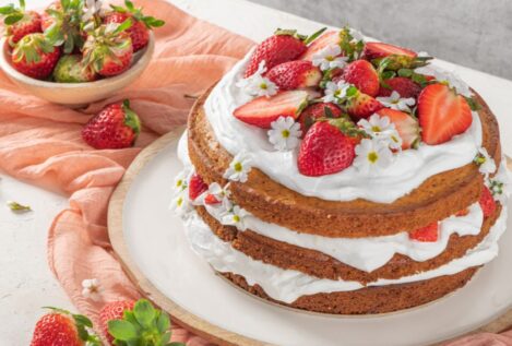 Tarta de galletas con fresas, sin horno y en cinco minutos