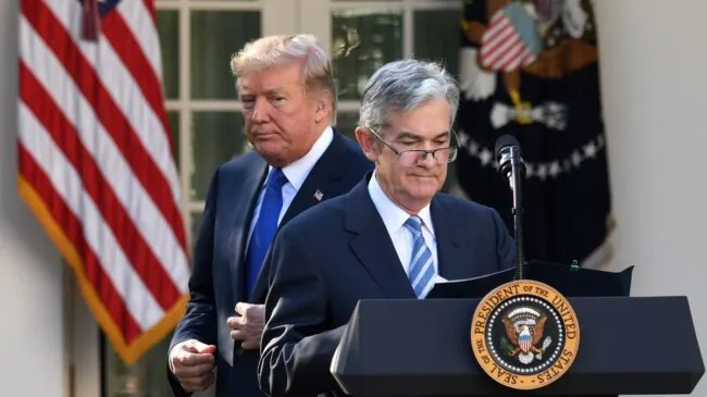 Trump vuelve a cargar contra Powell: «Sufre síndrome antitrumpista y es poco inteligente»