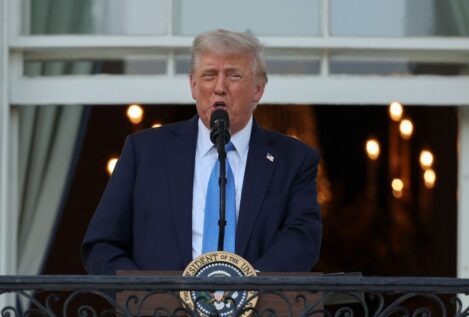 Trump prohibirá la entrada de ciudadanos de 12 países a EEUU y limitará la de otros siete