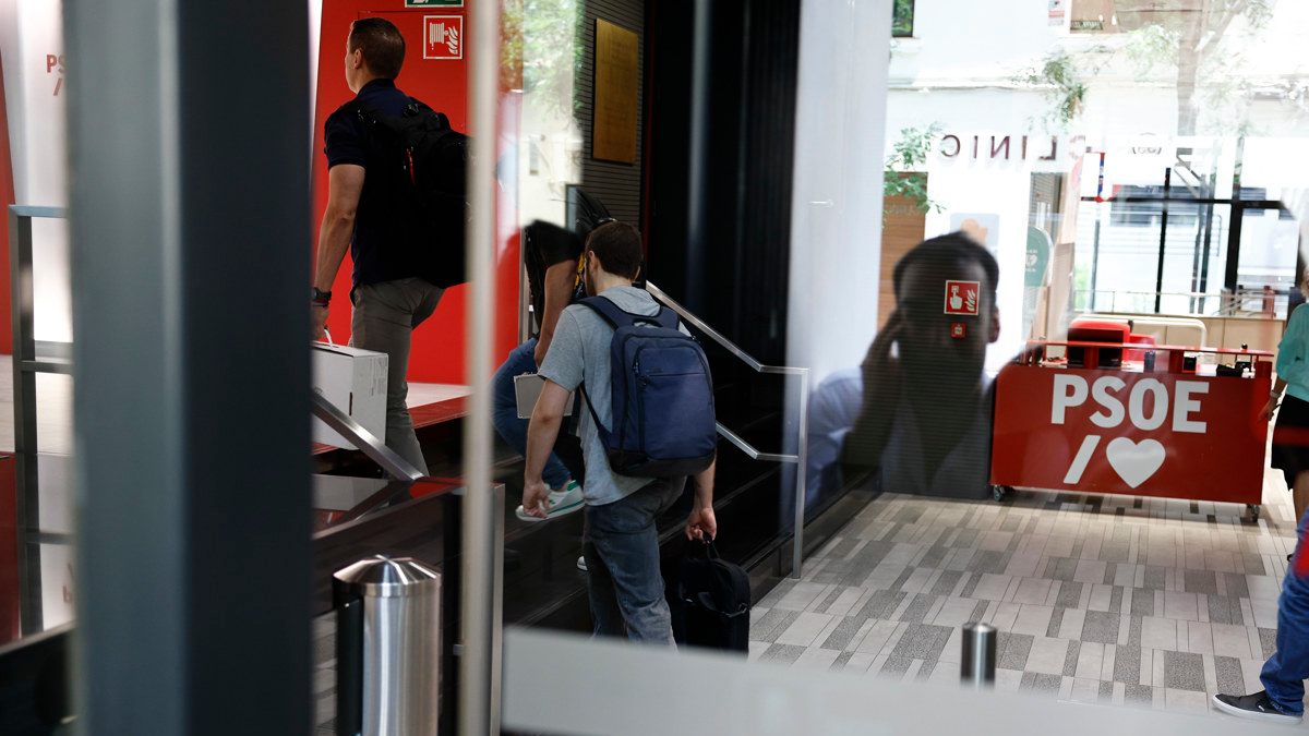 El PSOE, tras la entrada de la UCO en Ferraz: «Máxima colaboración con la Justicia»