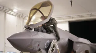 Israel atacó Irán con el F-35 fabricado en EEUU que no tienen ni los americanos