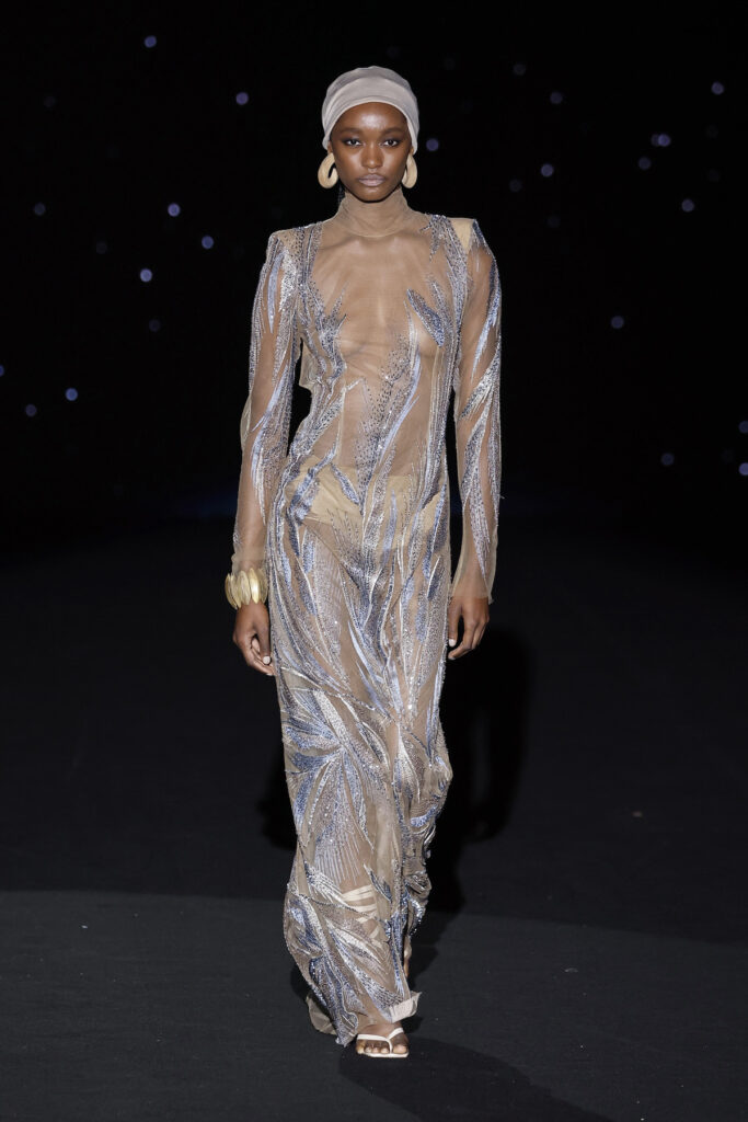 Propuesta de vestido de fiesta de la firma Malne en oro y plata
