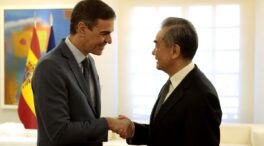 Sánchez se negó a vetar a Huawei tras recibir en Moncloa al jefe de la diplomacia china