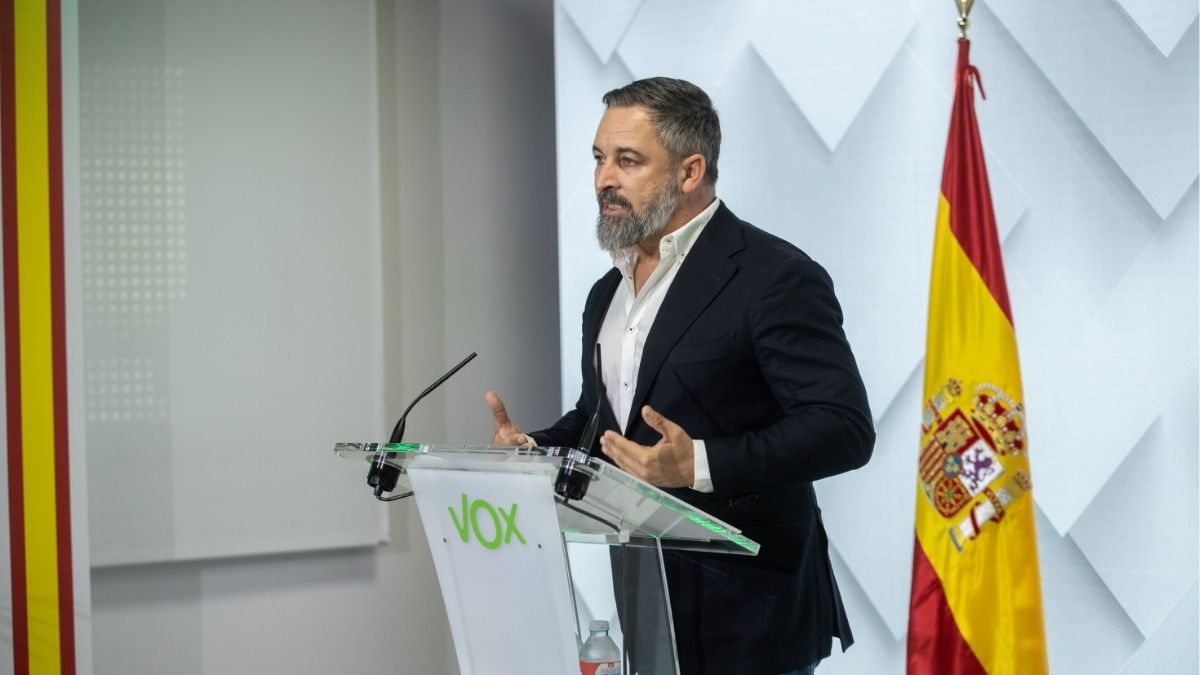 Abascal culpa a «Pedro Saunas» del «llamamiento a la inmigración»