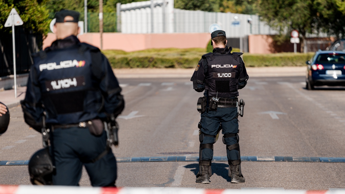 Detenido un policía tras retener presuntamente a su pareja en una vivienda de Almería