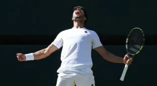Un majestuoso Alcaraz se clasifica para su tercera final consecutiva de Wimbledon
