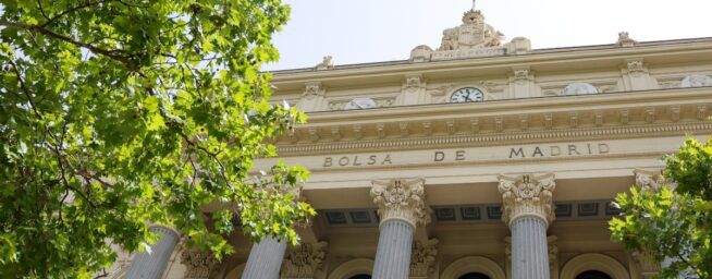 El Ibex 35 sube un 0,26% en la semana y salva la cota de los 14.000 puntos