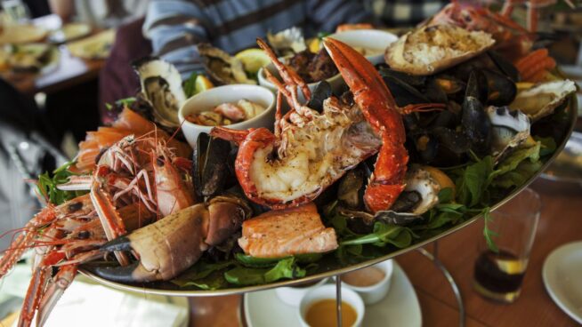 El buffet de marisco en Barcelona por 21,95 euros con vistas al mar