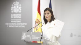La ministra Montón dimitió por mentir en su CV, pero lleva cinco años de embajadora