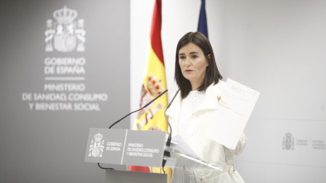 La ministra Montón dimitió por mentir en su CV, pero lleva cinco años de embajadora