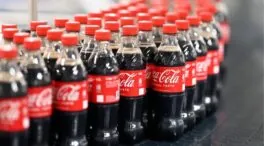 Trump dice que Coca-Cola accede a usar azúcar de caña en EEUU