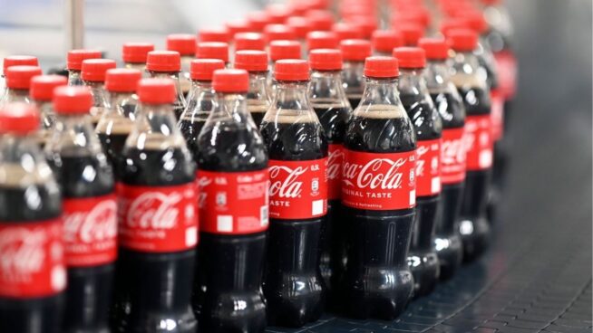 Trump dice que Coca-Cola accede a usar azúcar de caña en EEUU