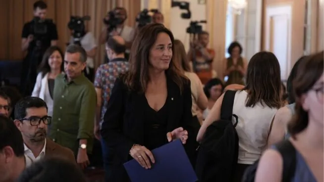 La consejera catalana de Educación defiende la gestión del error en la adjudicación de docentes