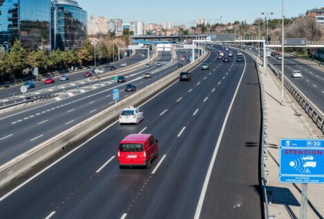 La DGT avisa: «A partir de enero, esta señal será obligatoria para llevarla en el coche»