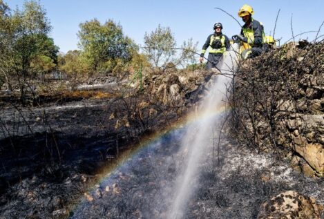 La UME se suma al dispositivo contra el fuego de Cuevas del Valle (Ávila)