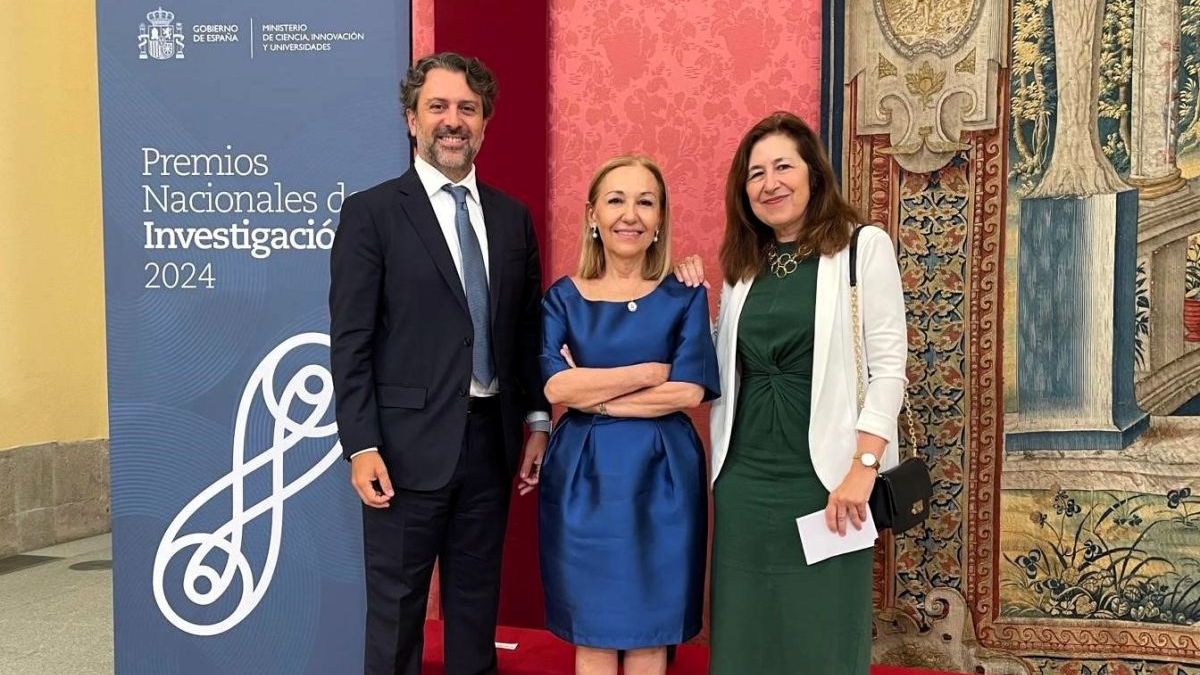 Carmen Ayuso, Premio Nacional de investigación en Medicina y Ciencias de la Salud