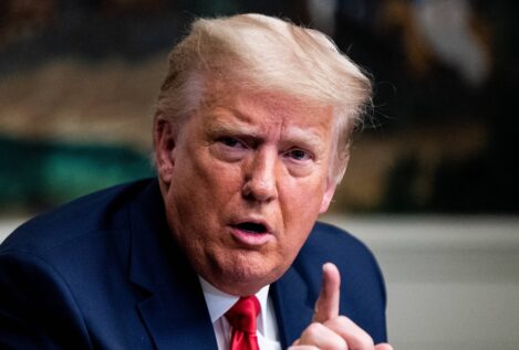 Varios estados demócratas demandan a Trump por bloquear el tratamiento a menores trans