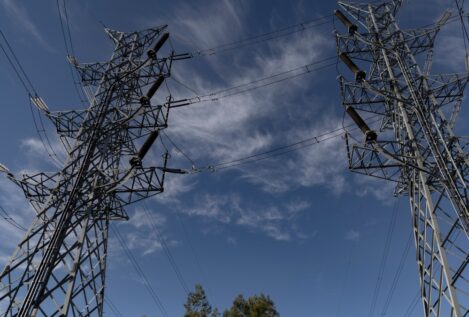 El sector energético critica a la CNMC por crear «incertidumbre jurídica» en las redes eléctricas