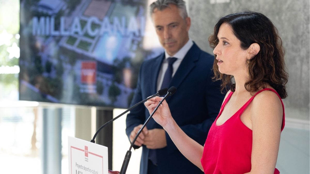 Ayuso no ve equiparable el Falcon y cuatro palacios de Sánchez con ir a Rascafría
