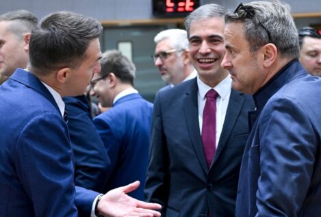 España pide a sus socios en la UE «no retrasar innecesariamente» la oficialidad del catalán