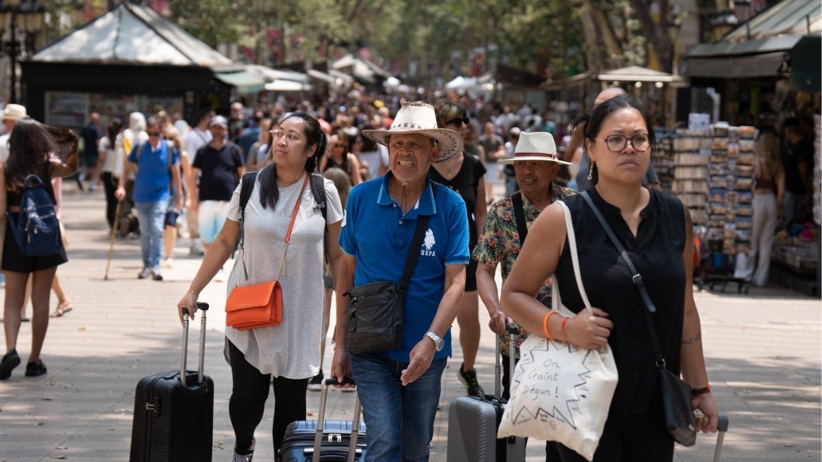 España recibió 9,4 millones de turistas en mayo que gastaron 12.254 millones, casi un 5% más