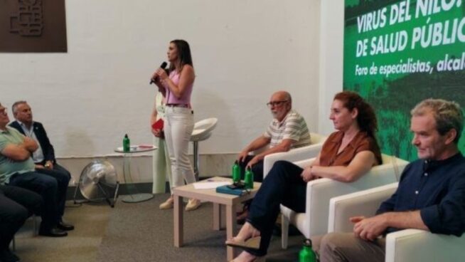 Fernando Simón participa en un acto del PSOE contra la gestión de la Junta del virus del Nilo